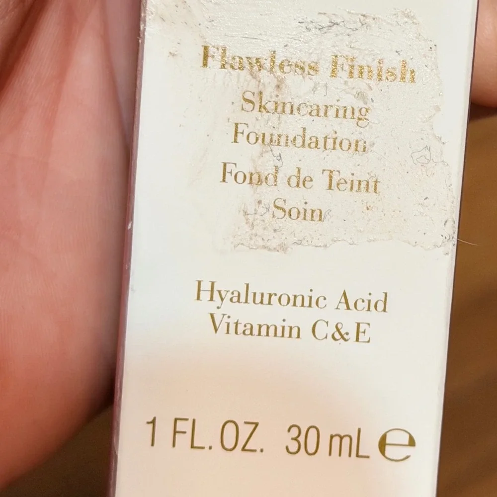 Elizabeth Arden Flawless Finish Foundation Women 1oz 120W Hyaluronic Acid Glowy